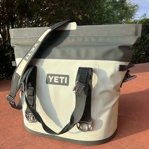 6 month old Yeti Hooper M30 soft cooler